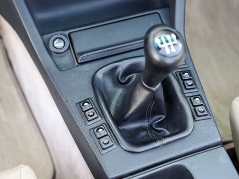 Used 1992 BMW 325i Convertible RWD image 17