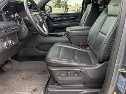 Used 2022 GMC Yukon XL Denali image 9