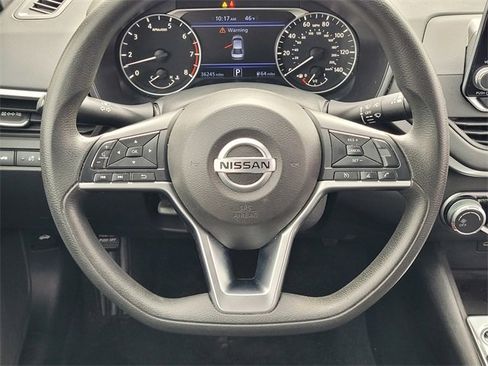 Used 2022 Nissan Altima 2.5 SV image 16