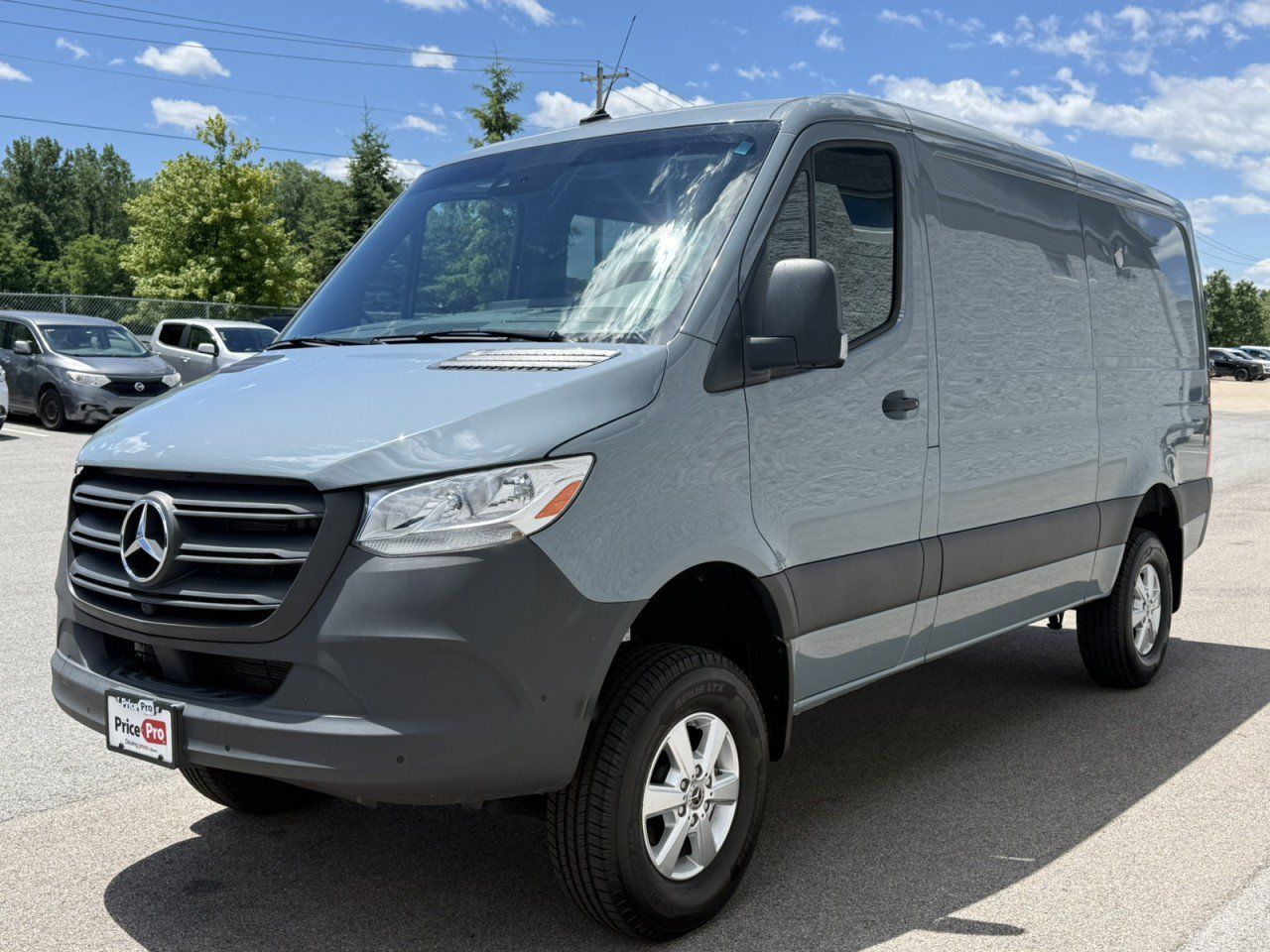 Used 2024 Mercedes-Benz Sprinter 2500 image 3