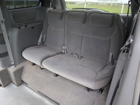 Used 2004 Toyota Sienna LE FWD image 27