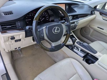 Used 2013 Lexus ES 350 w/ Luxury Pkg