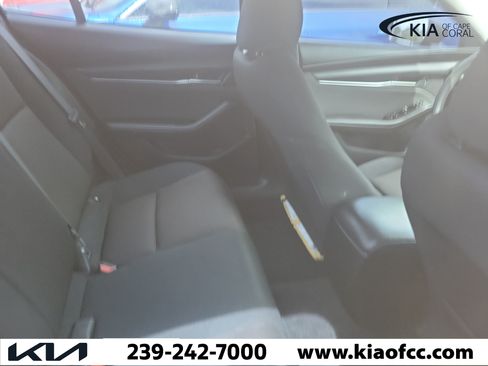 Used 2020 MAZDA MAZDA3 Sedan FWD image 9