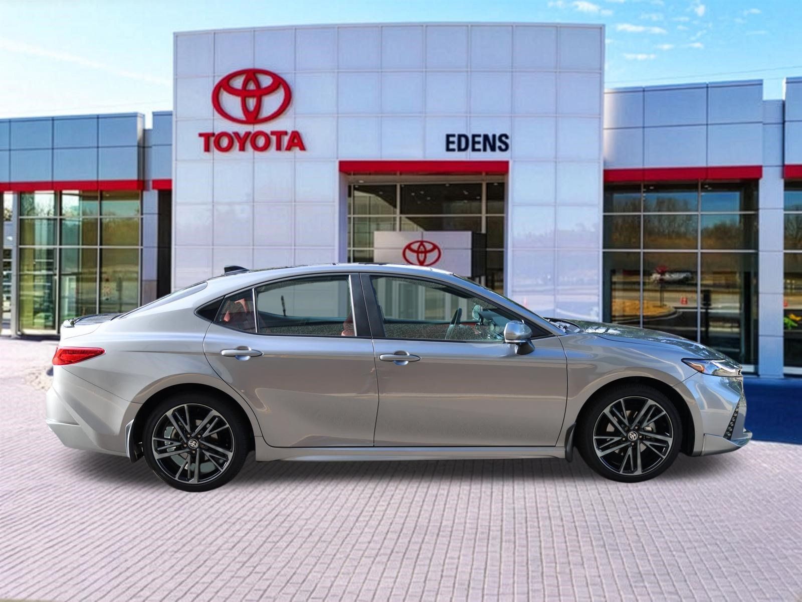 Used 2025 Toyota Camry XSE w/ Premium Plus Package AWD/4WD image 2