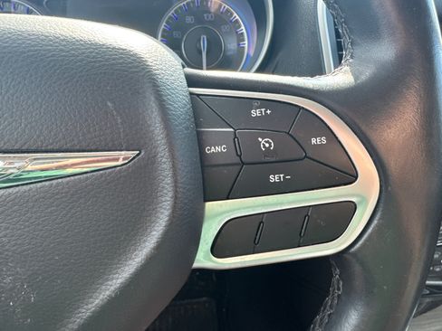 Used 2018 Chrysler 300 Touring w/ Chrome Appearance Package image 29