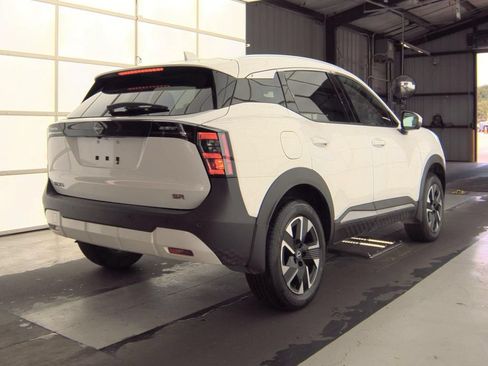 Used 2025 Nissan Kicks SR FWD image 9