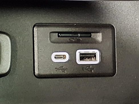 Used 2023 GMC Acadia Denali image 7