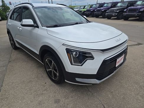 Used 2024 Kia Niro EX FWD image 14