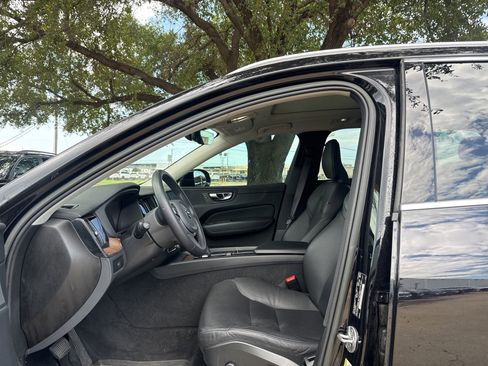 Used 2023 Volvo XC60 B5 Plus w/ Climate Package AWD/4WD image 9