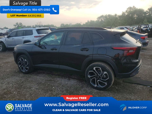 Used 2025 Chevrolet Trax RS FWD image 3