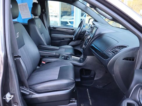 Used 2015 Chrysler Town & Country S w/ Driver Convenience Group FWD image 20