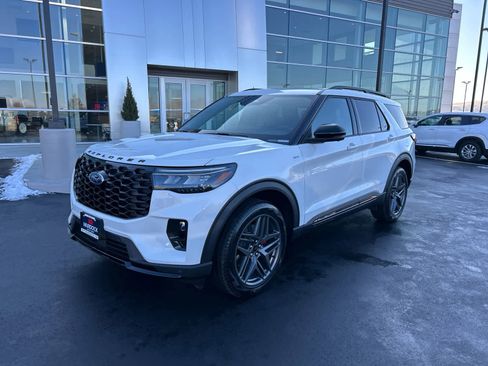 New 2026 Ford Explorer ST-Line w/ ST-Line Street Pack image 2