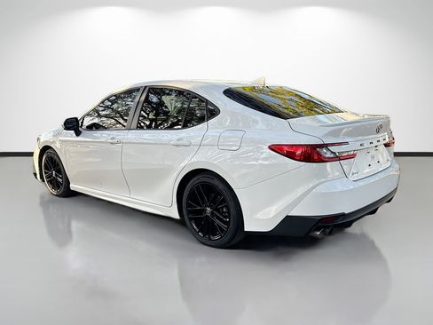 Used 2025 Toyota Camry SE w/ Multimedia Upgrade Package image 5