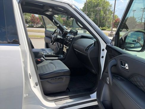 Used 2023 INFINITI QX80 Sensory w/ All-Season Package AWD/4WD image 15
