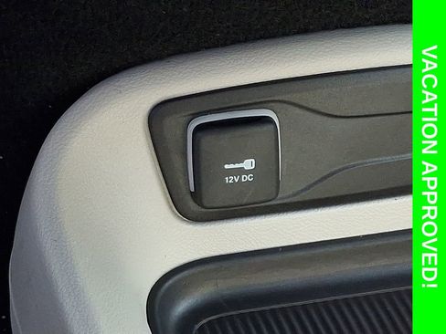 Used 2024 Chrysler Pacifica Touring-L FWD image 24
