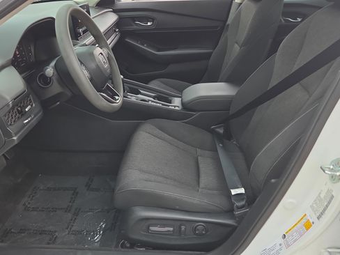 Used 2023 Honda Accord EX image 9