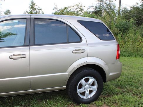 Used 2008 Kia Sorento 2WD image 10