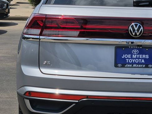 Used 2026 Volkswagen Atlas Cross Sport SE FWD image 10