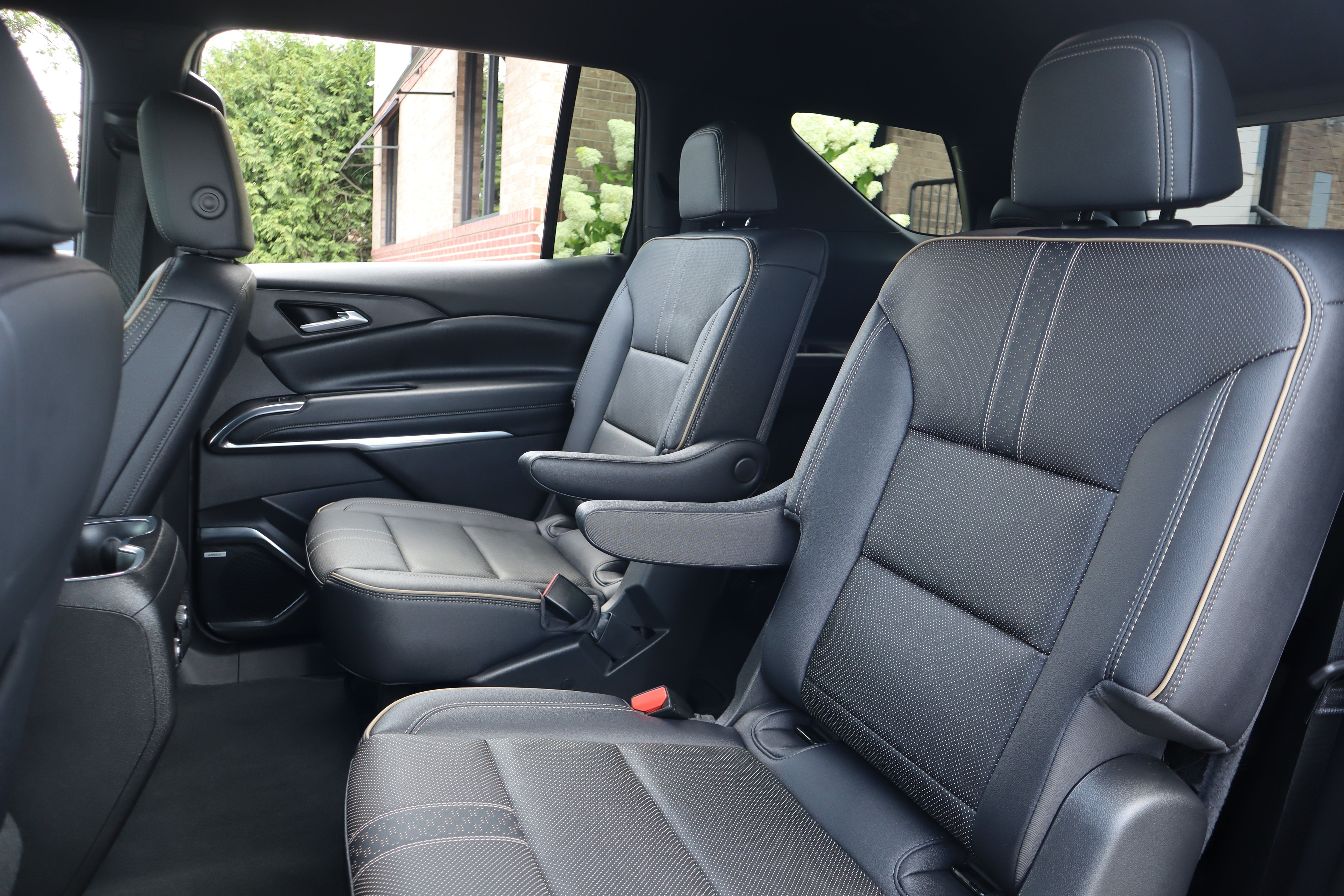 Used 2025 Chevrolet Traverse High Country FWD image 32