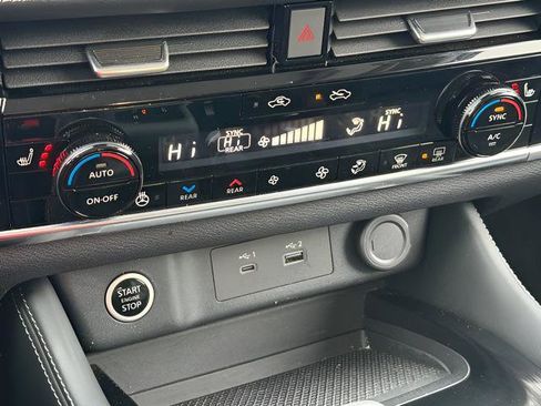 Used 2023 Nissan Rogue SL w/ SL Premium Package image 42