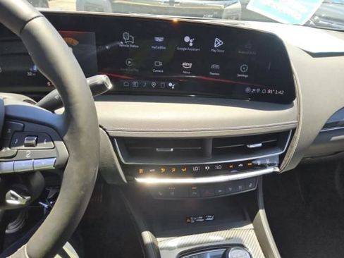 Used 2025 Cadillac CT5 V Blackwing w/ Parking Package RWD image 4