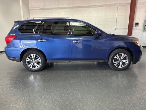 Used 2020 Nissan Pathfinder SL AWD/4WD image 3