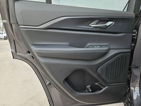 New 2025 Jeep Grand Cherokee Altitude image 14