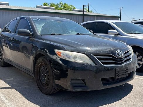 Used 2010 Toyota Camry LE image 3