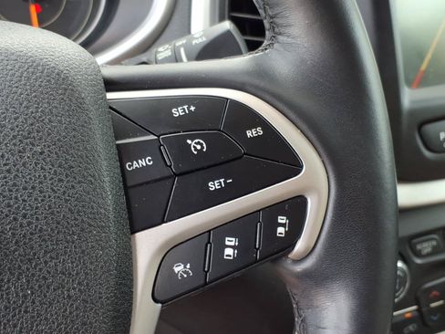 Used 2018 Jeep Cherokee Limited w/ Technology Group FWD image 25