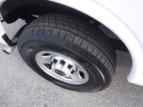 Used 2023 GMC Savana 2500 w/ Driver Convenience Package image 4