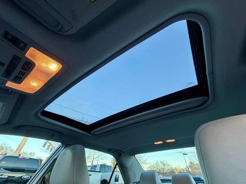 Used 2014 Toyota Camry XLE image 17