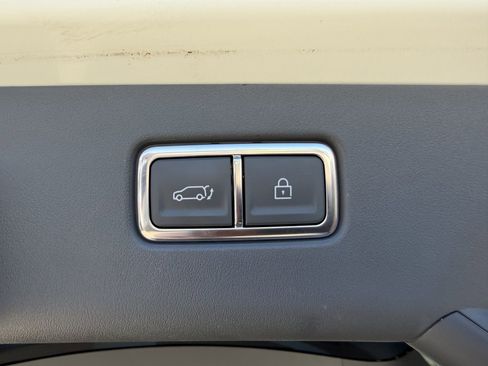 Used 2024 Kia EV9 Land image 40