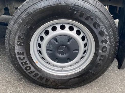 Used 2023 Mercedes-Benz Sprinter 2500 image 32