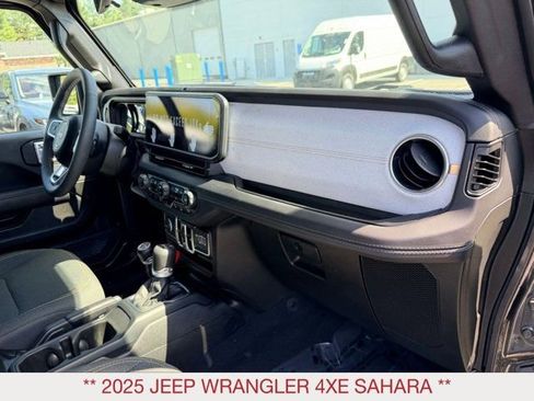 Certified 2025 Jeep Wrangler Unlimited Sahara w/ Safety Group AWD/4WD image 9
