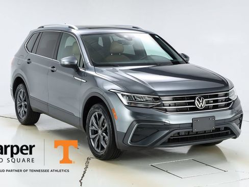 Used 2022 Volkswagen Tiguan SE w/ Panoramic Sunroof Package AWD/4WD image 15
