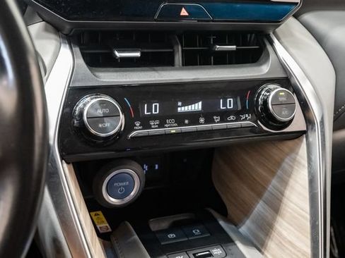 Used 2021 Toyota Venza XLE w/ Softex Package AWD/4WD image 18