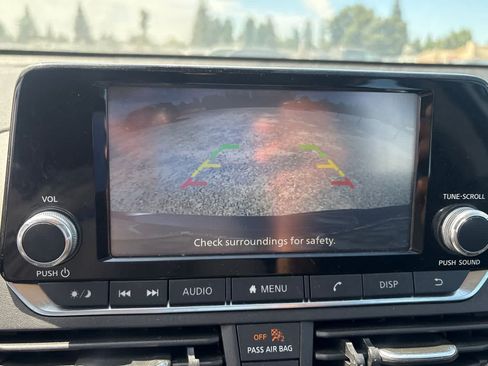 Used 2024 Nissan Altima 2.5 S FWD image 19