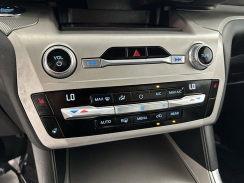 Used 2021 Ford Explorer XLT w/ Equipment Group 202A RWD image 19