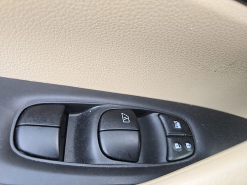 Used 2017 Nissan Rogue SL w/ SL Premium Package image 29