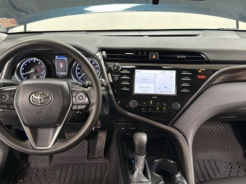 Used 2020 Toyota Camry LE image 9