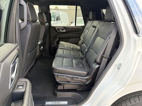 Used 2024 GMC Yukon SLT RWD image 24
