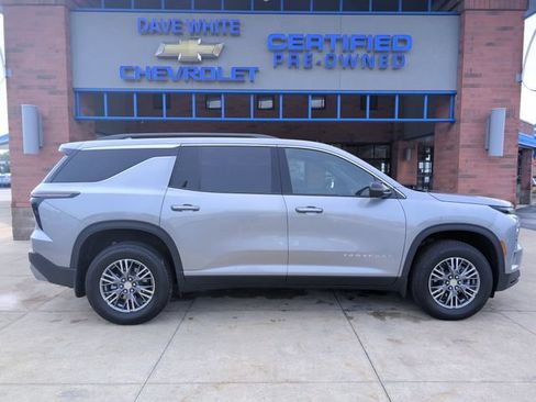 Used 2024 Chevrolet Traverse LT w/ LPO, Floor Liner Package AWD/4WD image 9