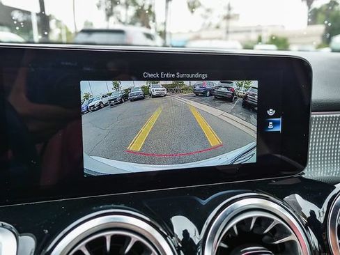 Used 2022 Mercedes-Benz GLB 250 4MATIC image 26