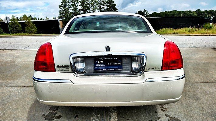 Used 2006 Lincoln Town Car Signature RWD image 8