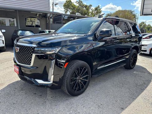Used 2021 Cadillac Escalade Premium Luxury AWD/4WD image 2