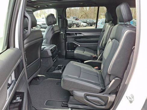 New 2026 Jeep Grand Wagoneer L Limited w/ Premium Group II AWD/4WD image 6
