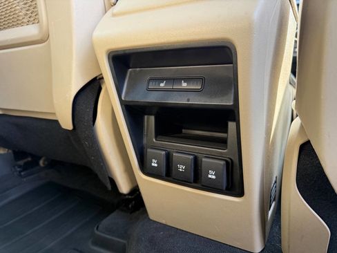 Used 2019 Land Rover Discovery Sport HSE image 16