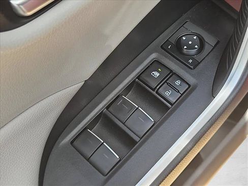 Used 2025 Toyota RAV4 XLE FWD image 10