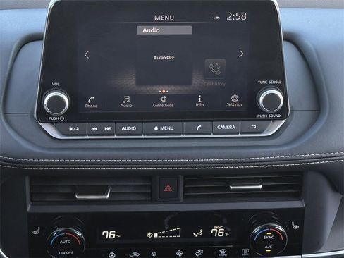 Used 2023 Nissan Rogue SV w/ SV Premium B Package image 17