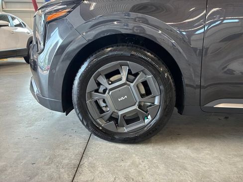 Certified 2026 Kia Carnival SX FWD image 12